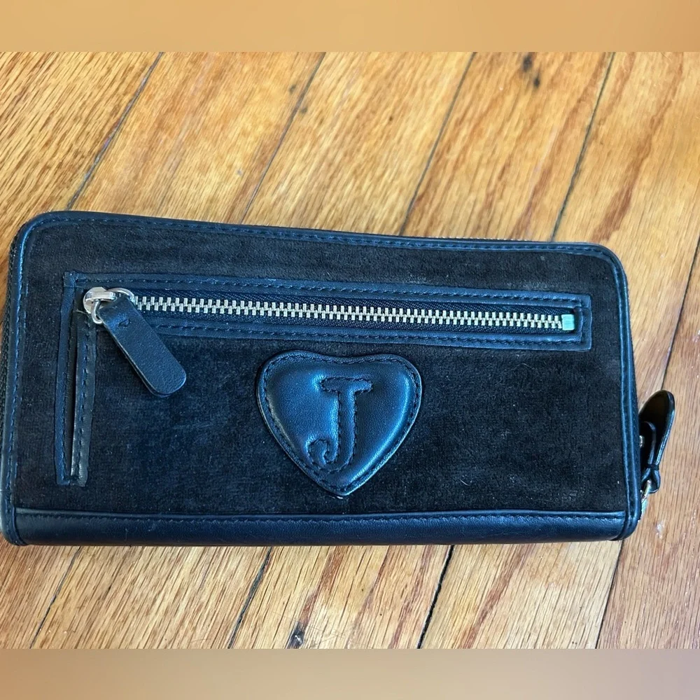 Vintage Juicy Couture Black Wallet Velour Charge It Embroidered Y2K Zip Around
